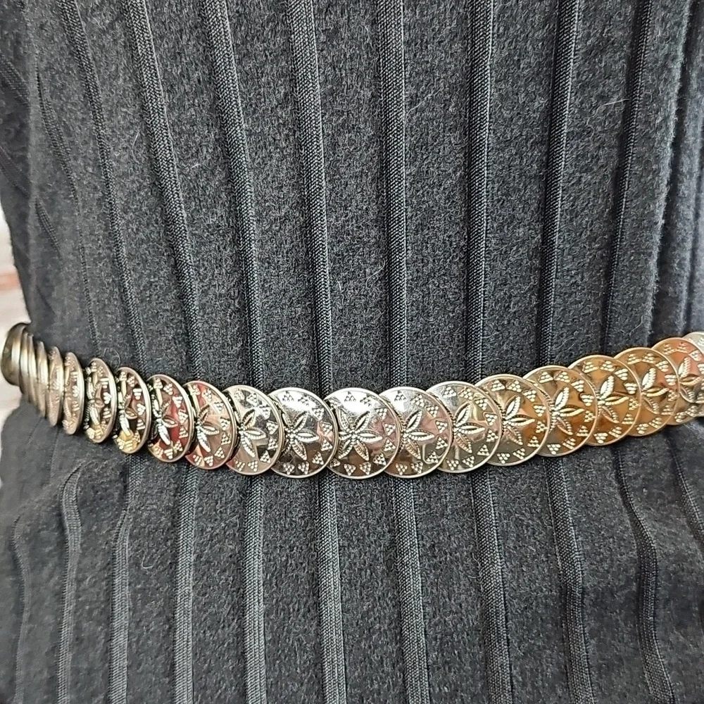 SILVER FLORAL DISC STRETCH BELT
